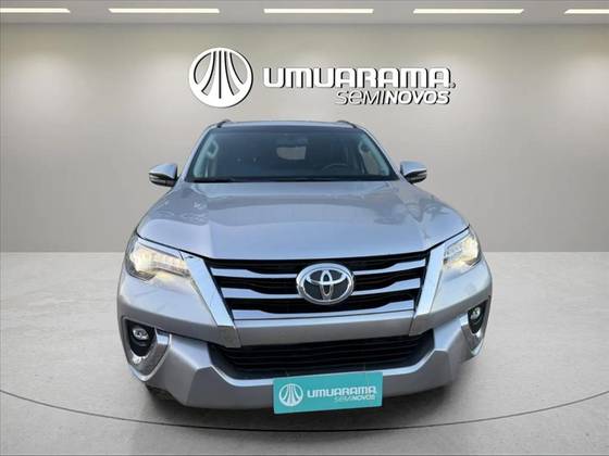 TOYOTA HILUX SW4 2.8 SRX 4X4 7 LUGARES 16V TURBO INTERCOOLER DIESEL 4P AUTOMÁTICO TOYOTA HILUX SW4 2.8 SRX 4X4 7 LUGARES 16V TURBO INTERCOOLER DIESEL 4P AUTOMÁTICO